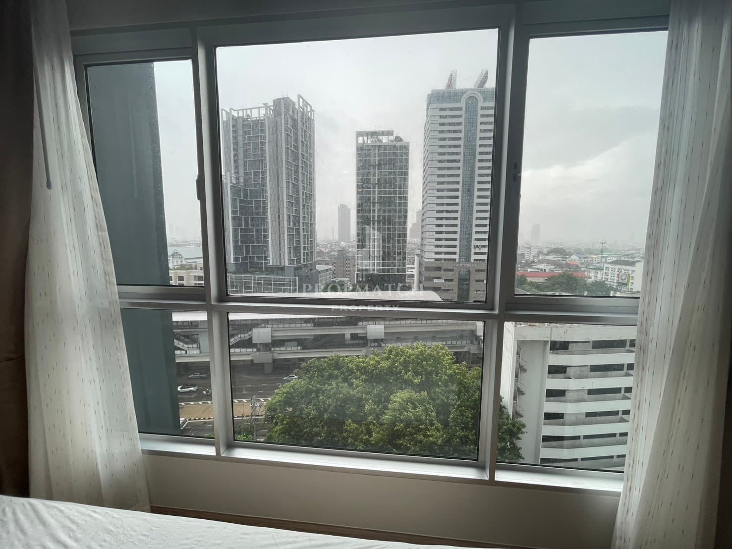 Hive Sathorn photo 2