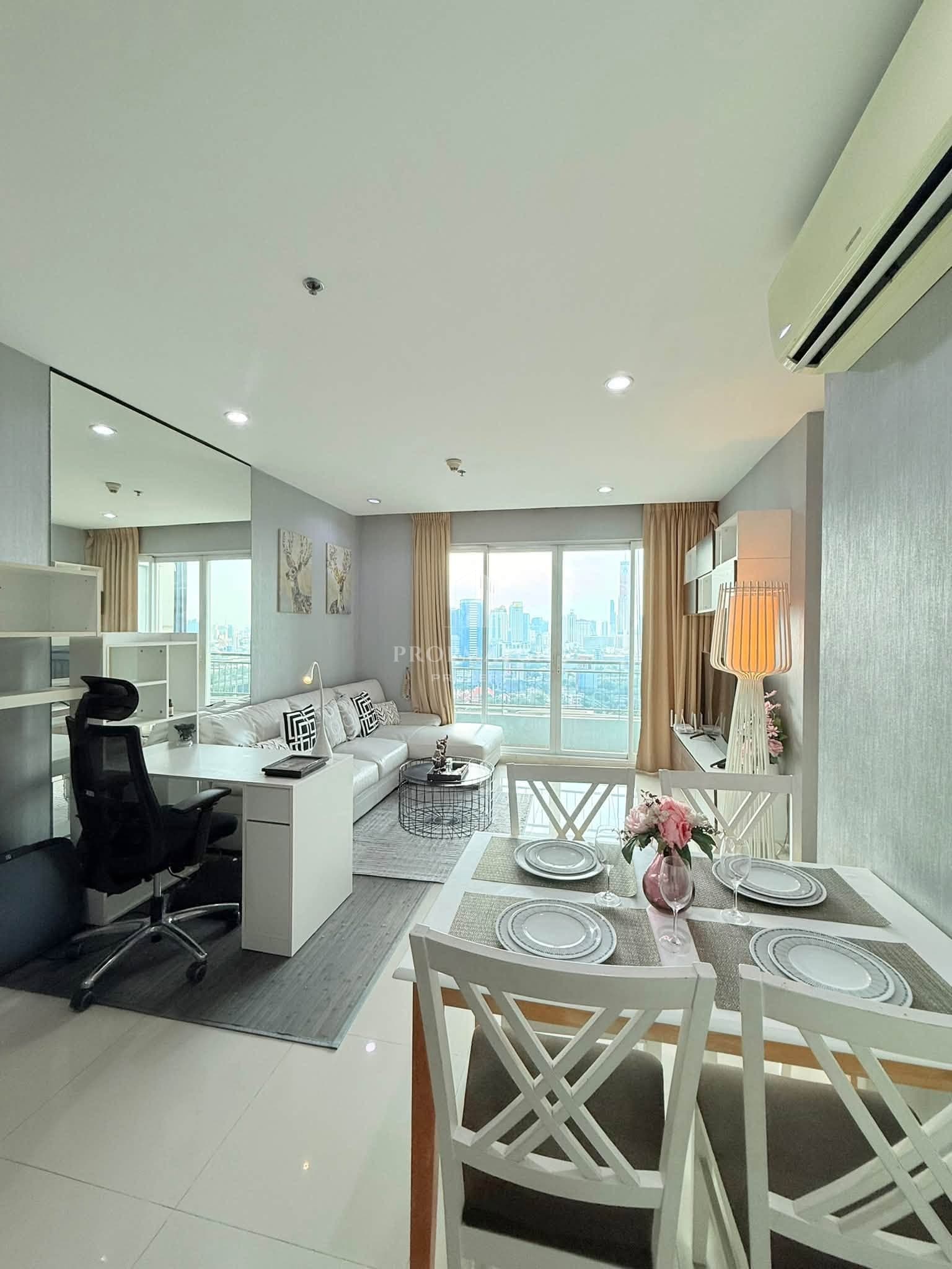 Circle Condominium photo 2