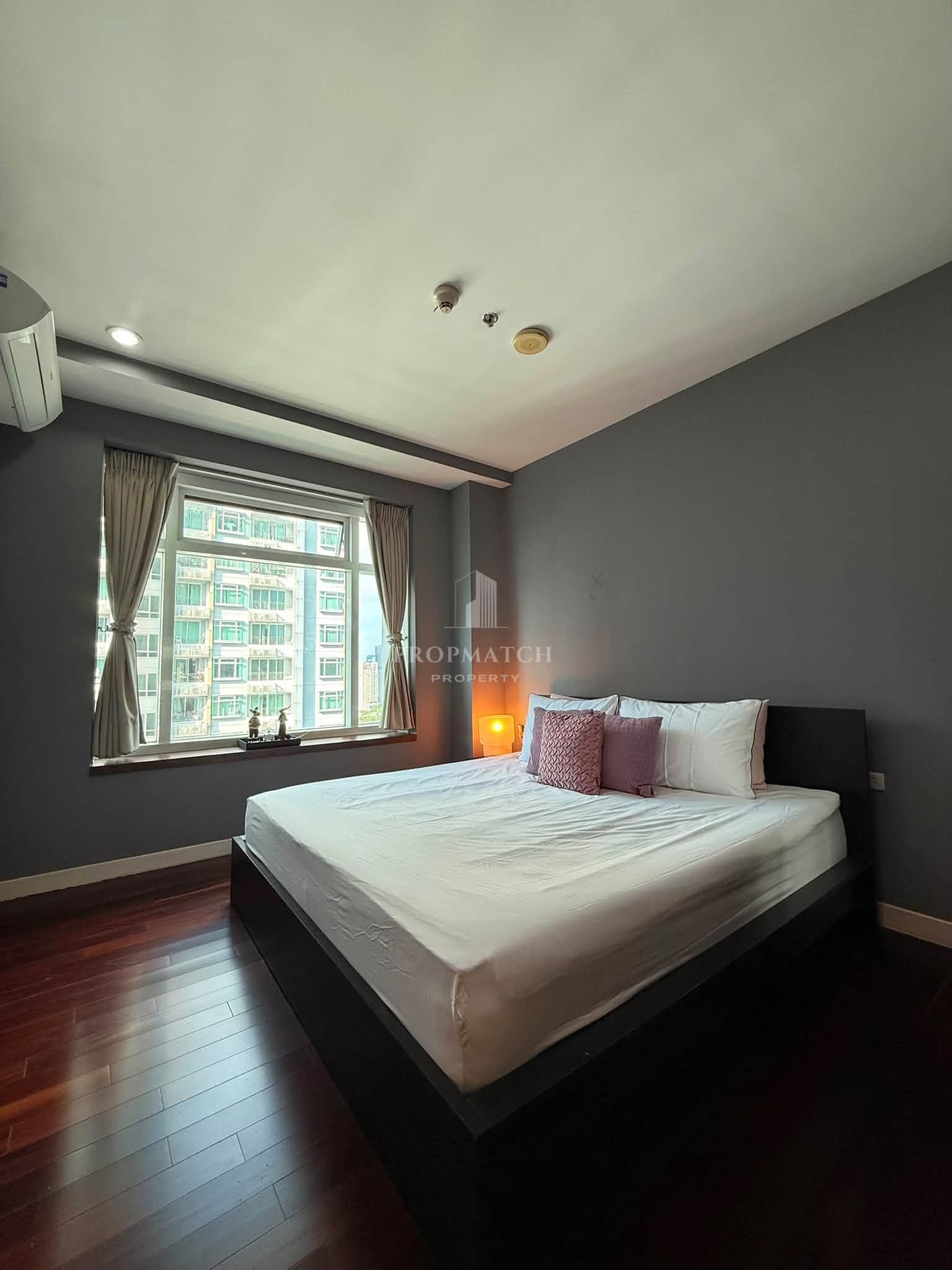 Circle Condominium photo 3