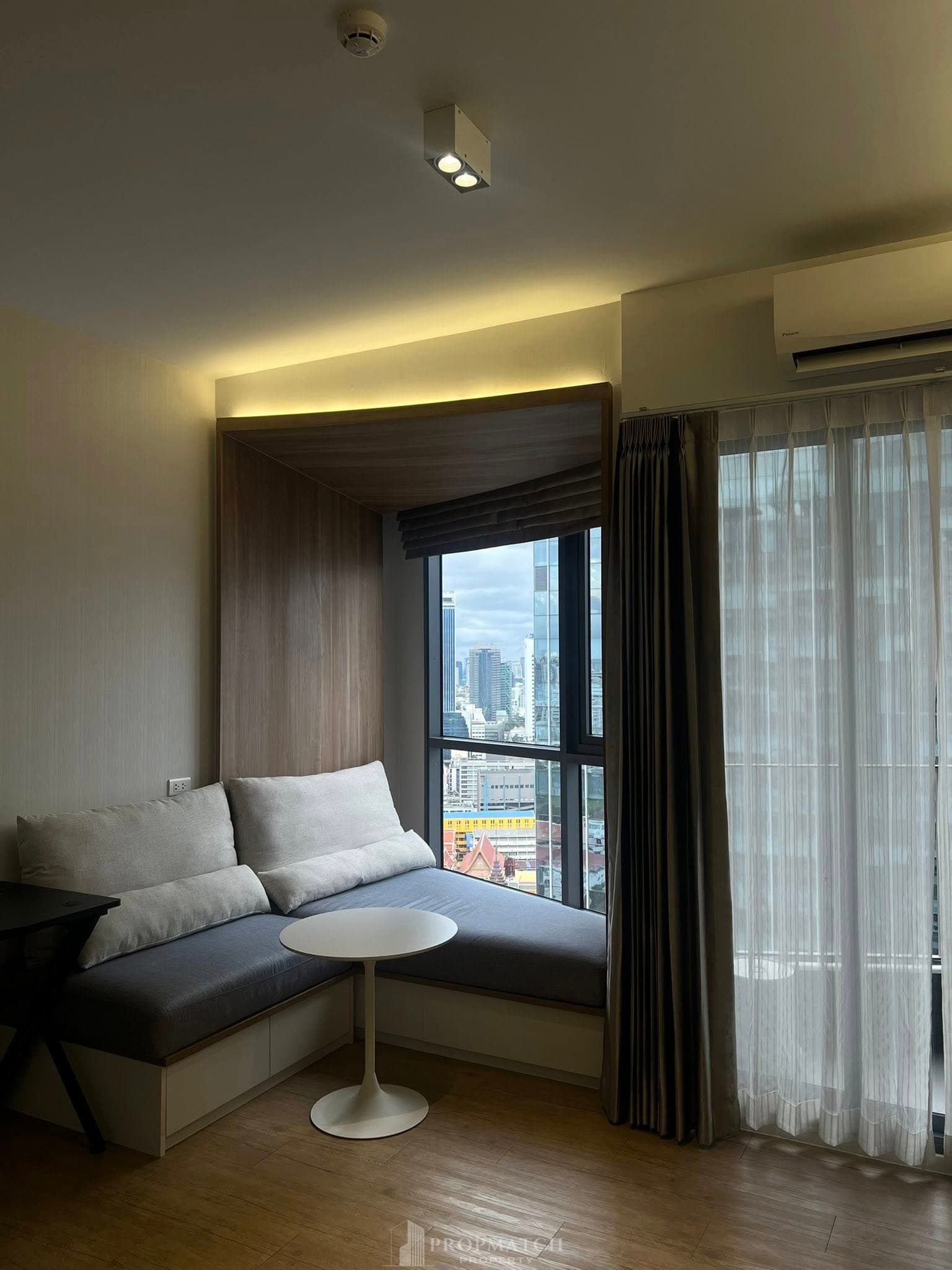 Triple Y Residence At SAMYAN MITRTOWN