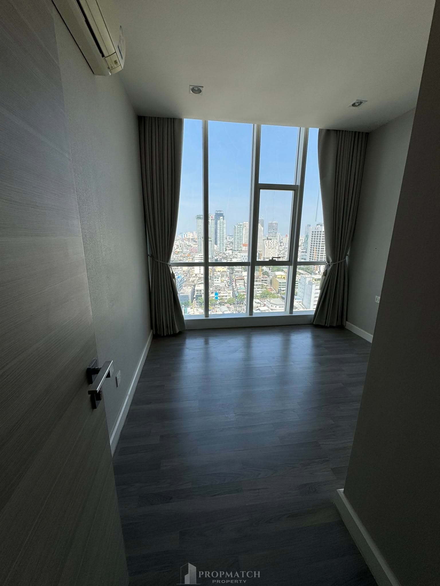 The Room Sathorn-TanonPun