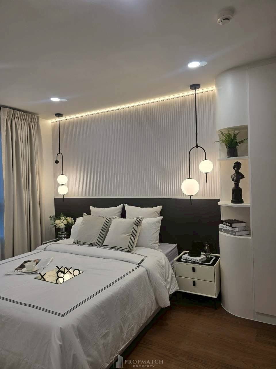The Clover Thonglor 18