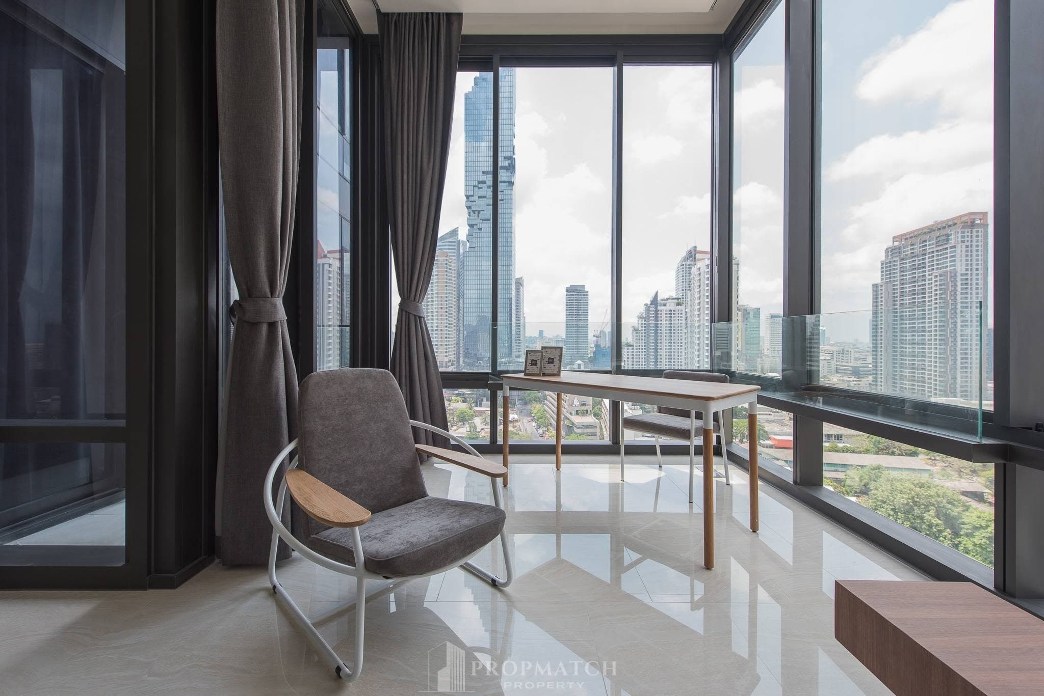Ashton Silom