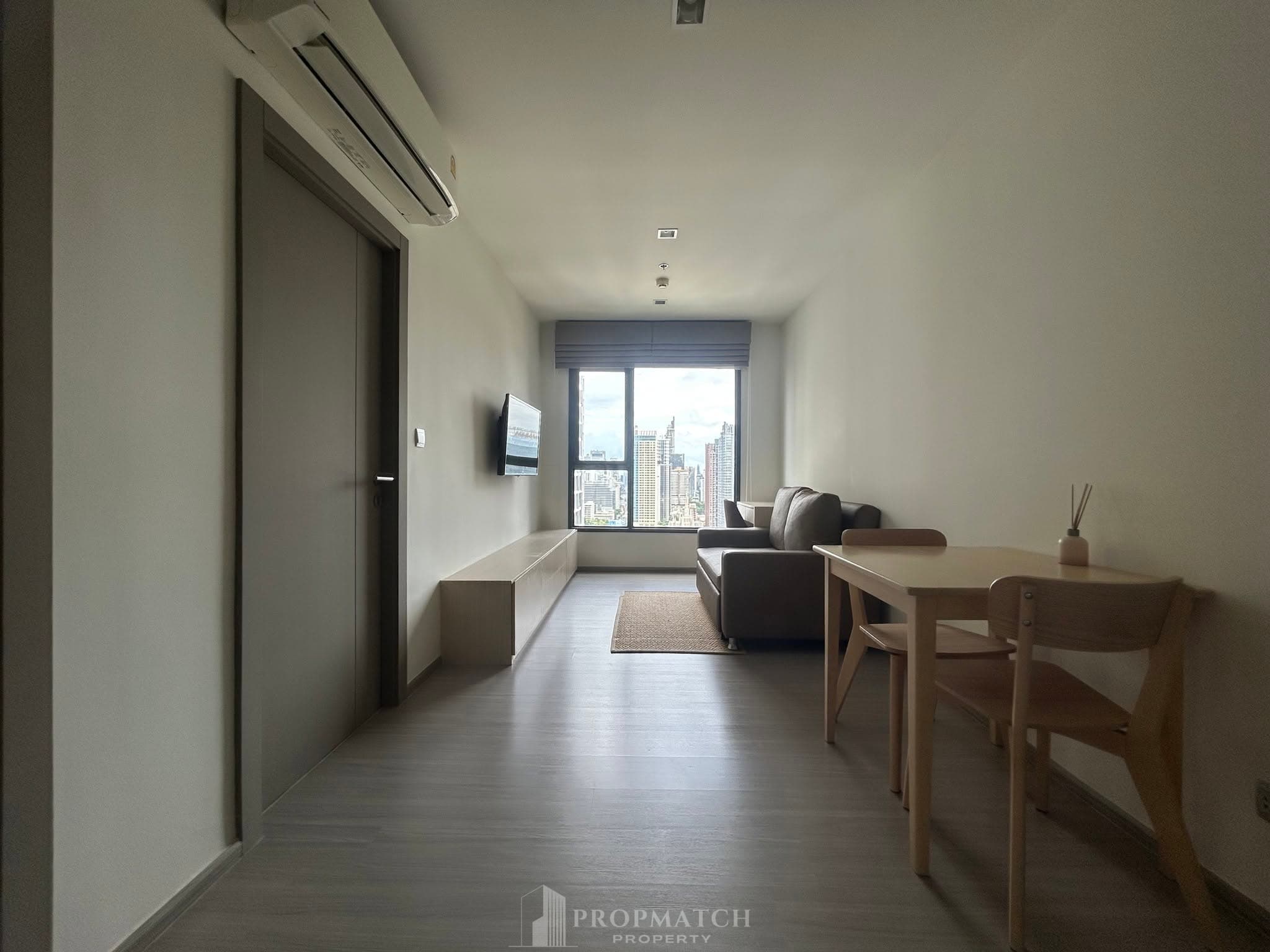 Life Asoke Rama 9