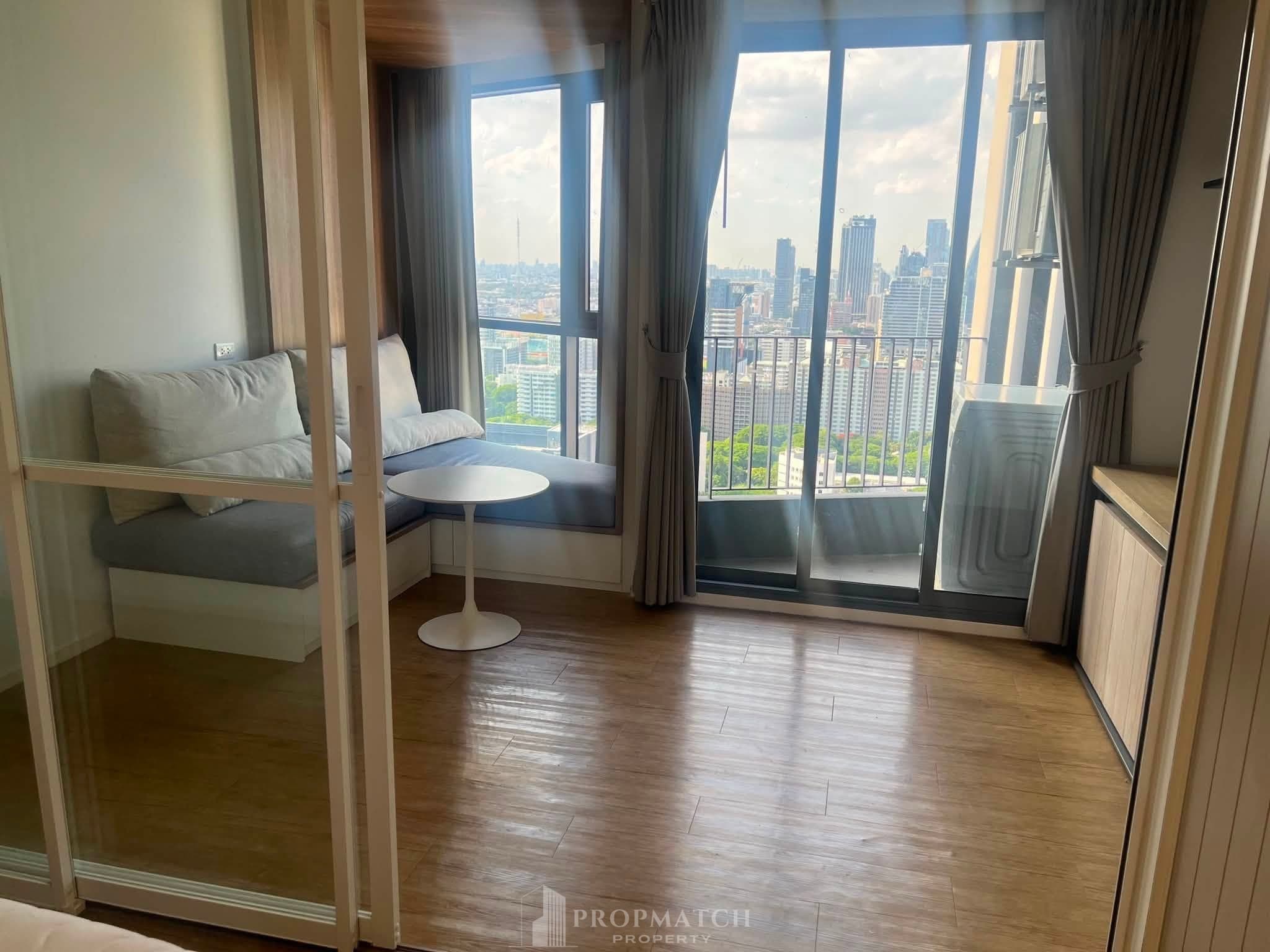 Triple Y Residence At SAMYAN MITRTOWN