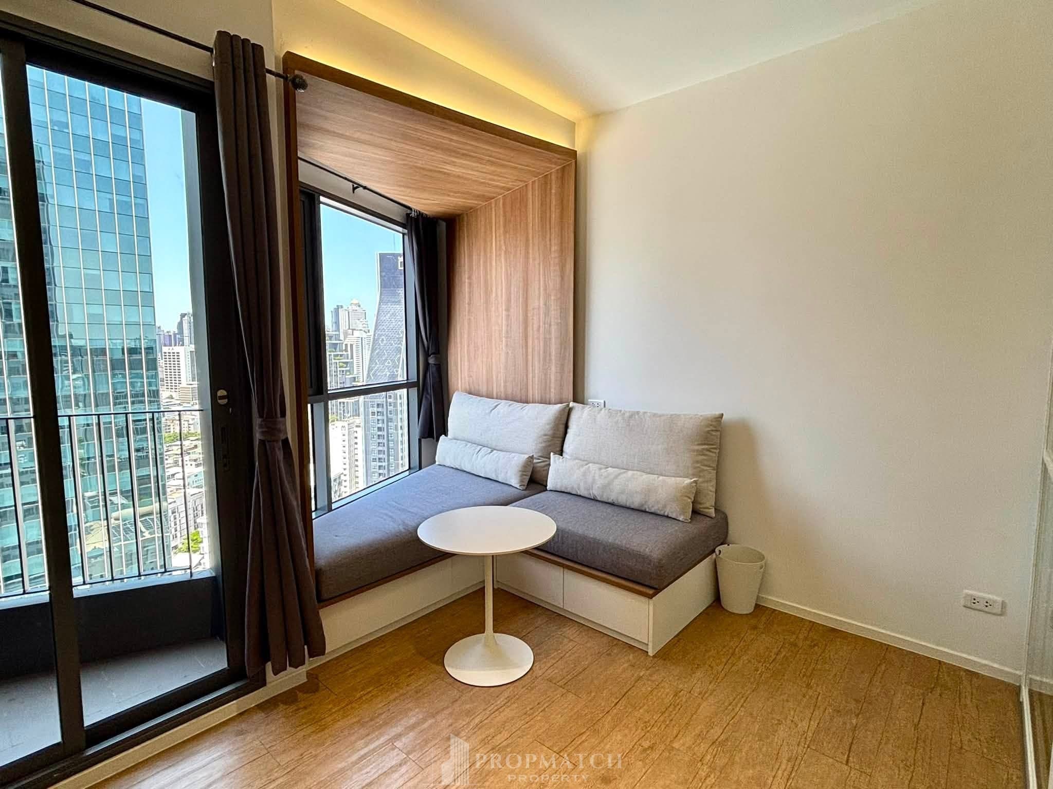 Triple Y Residence At SAMYAN MITRTOWN