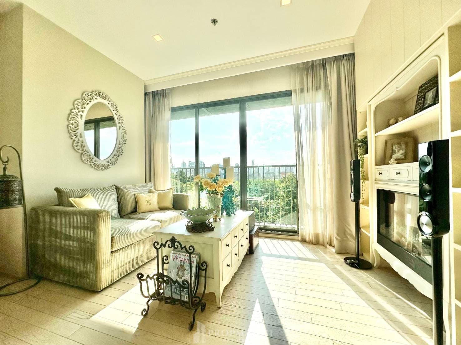 Noble Solo Thonglor
