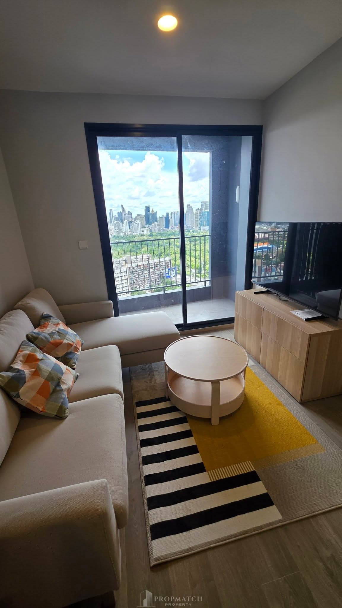 THE CROWN Residences Rama 4