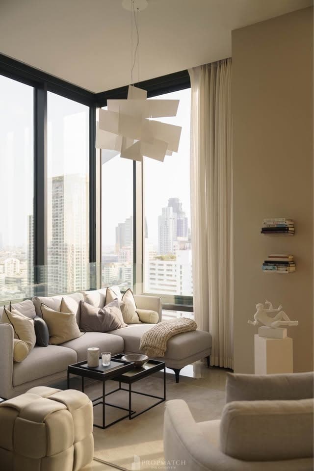 Ashton Silom