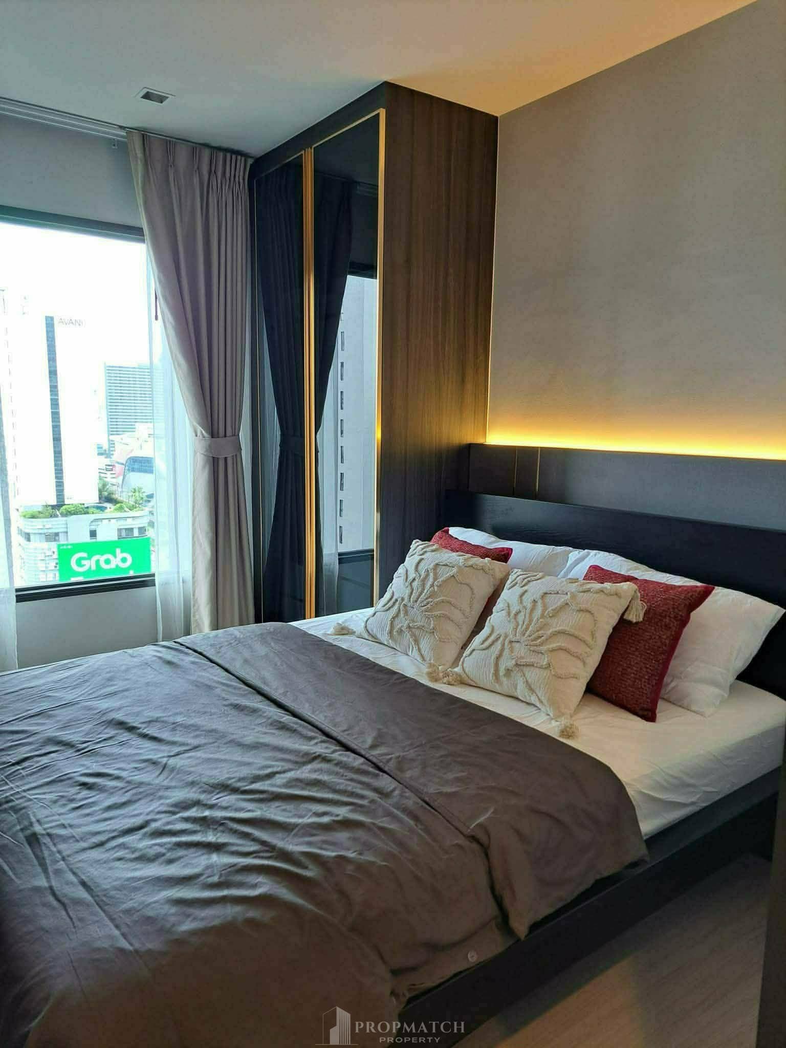 Life Asoke Rama 9