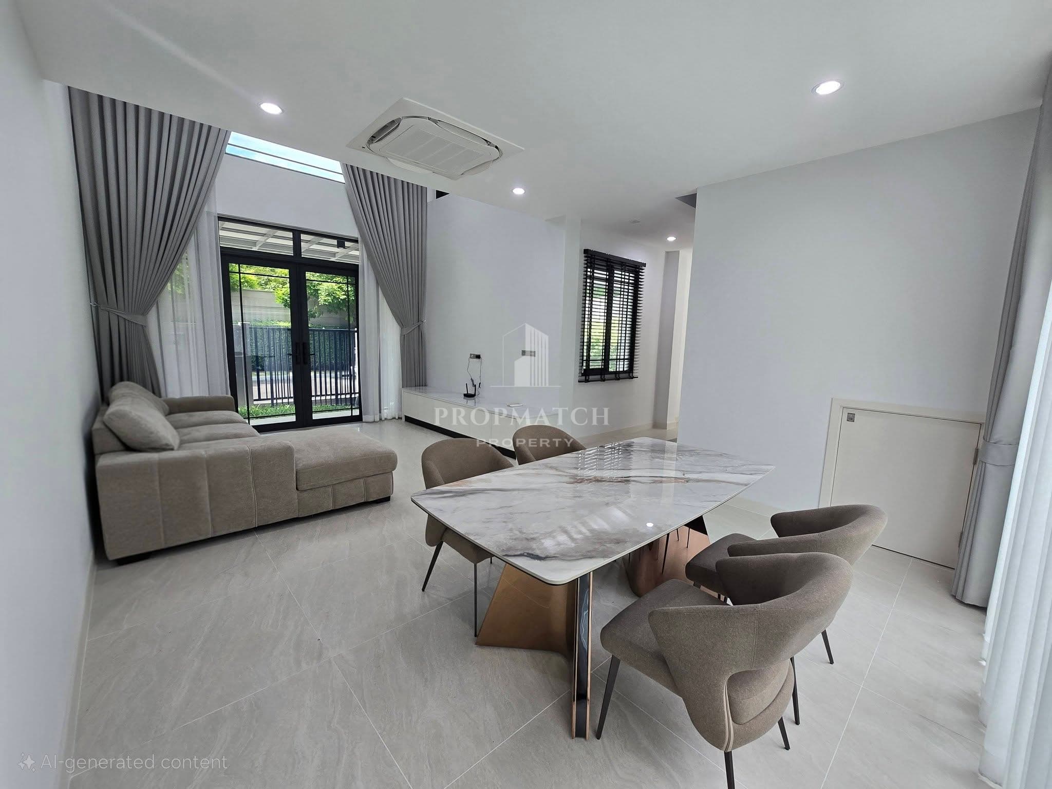 Baan Klang Mueng CLASSE Sukhumvit 77 photo 2