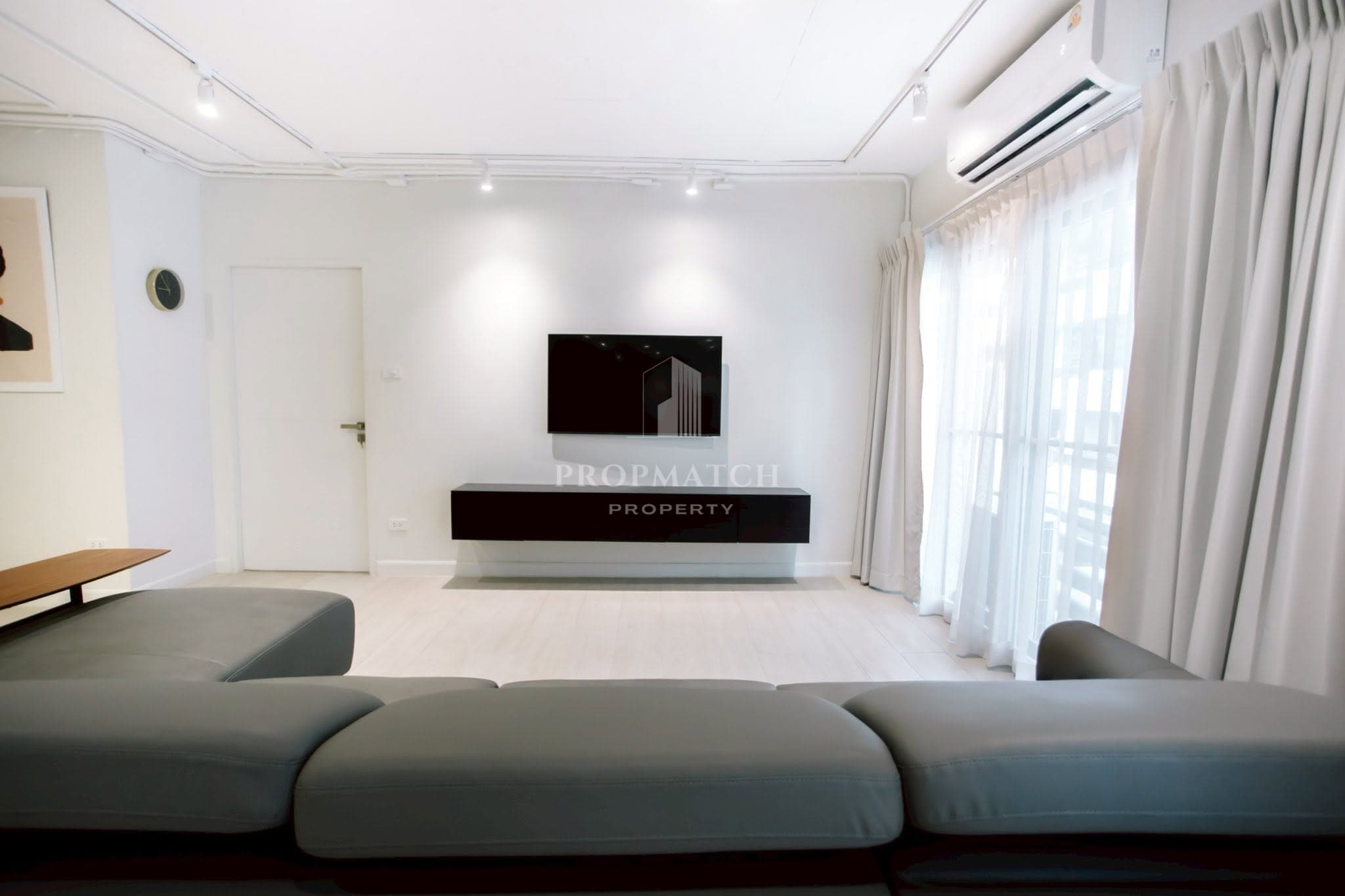 Navin Court photo 3