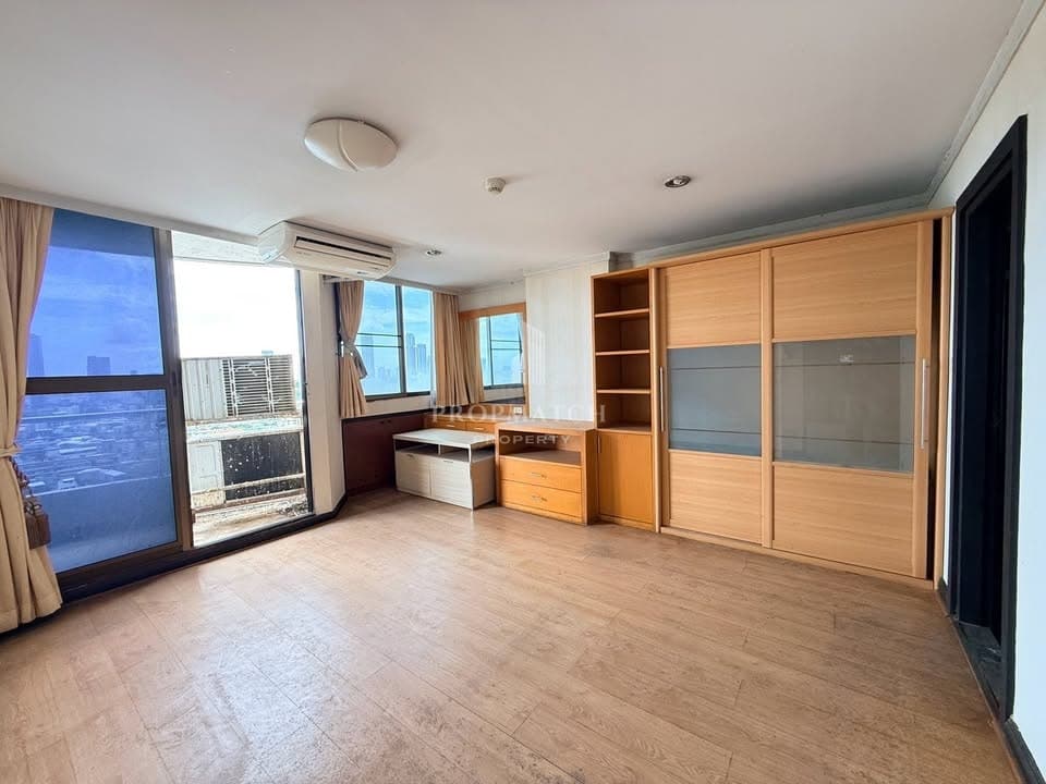 Supalai Place Sukhumvit 39