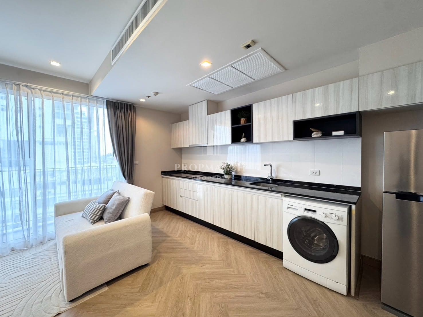 HQ Thonglor photo 2