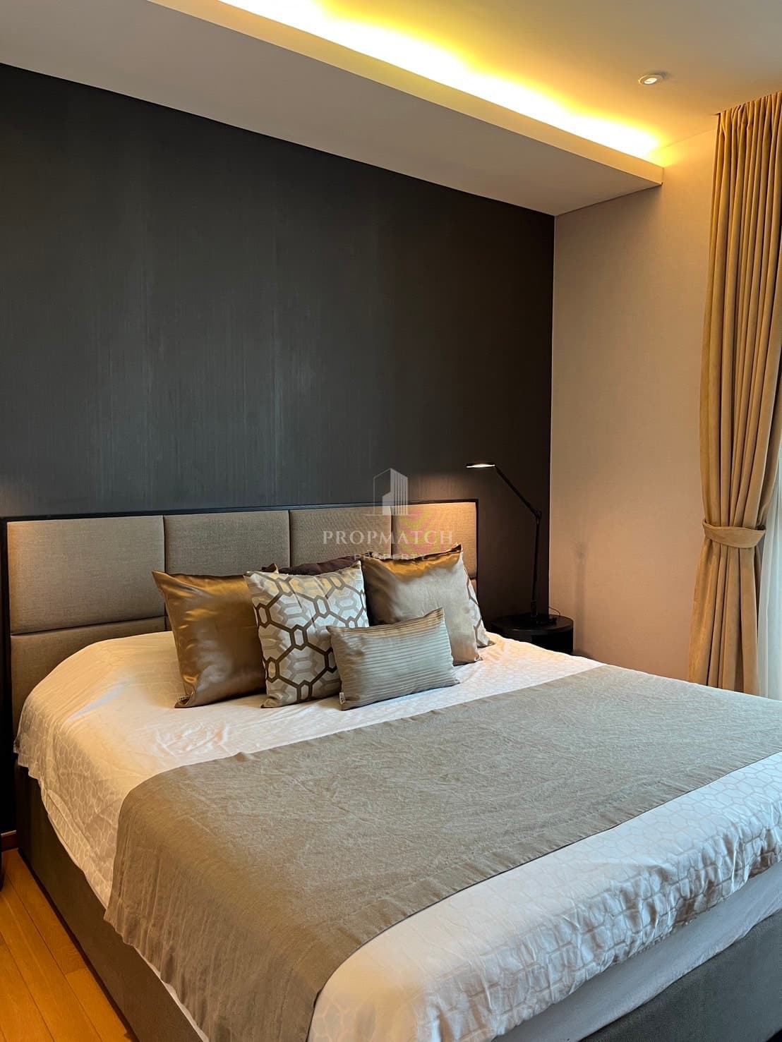AEQUA Residence Sukhumvit 49 photo 2