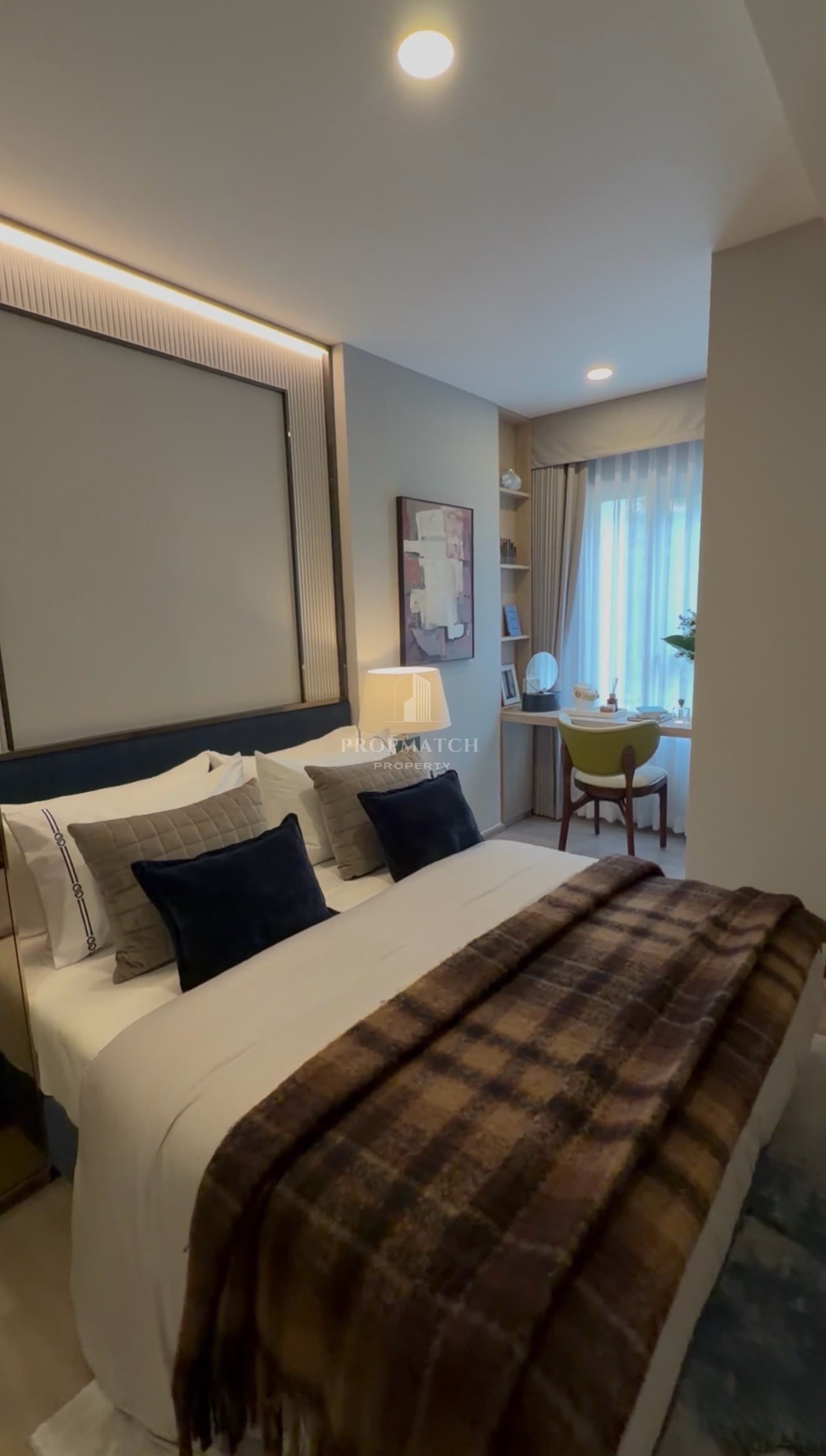 LIFE Sathorn – Narathiwas 22