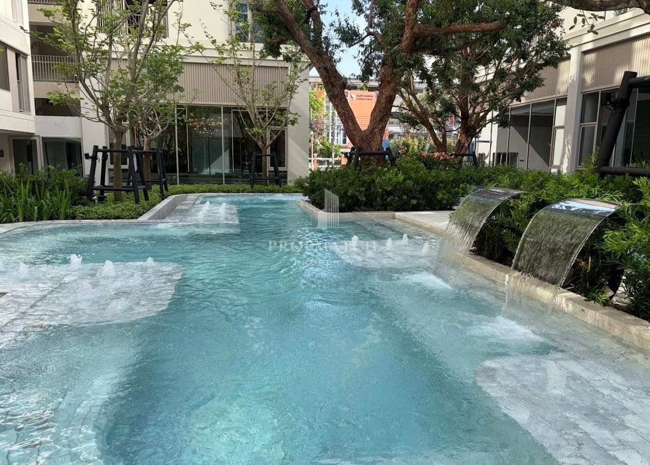 LIFE Sathorn – Narathiwas 22