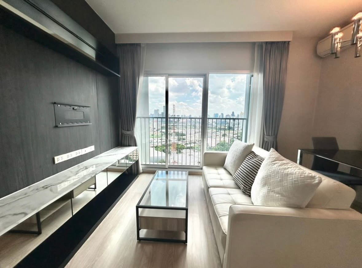 Noble Revolve Ratchada 1