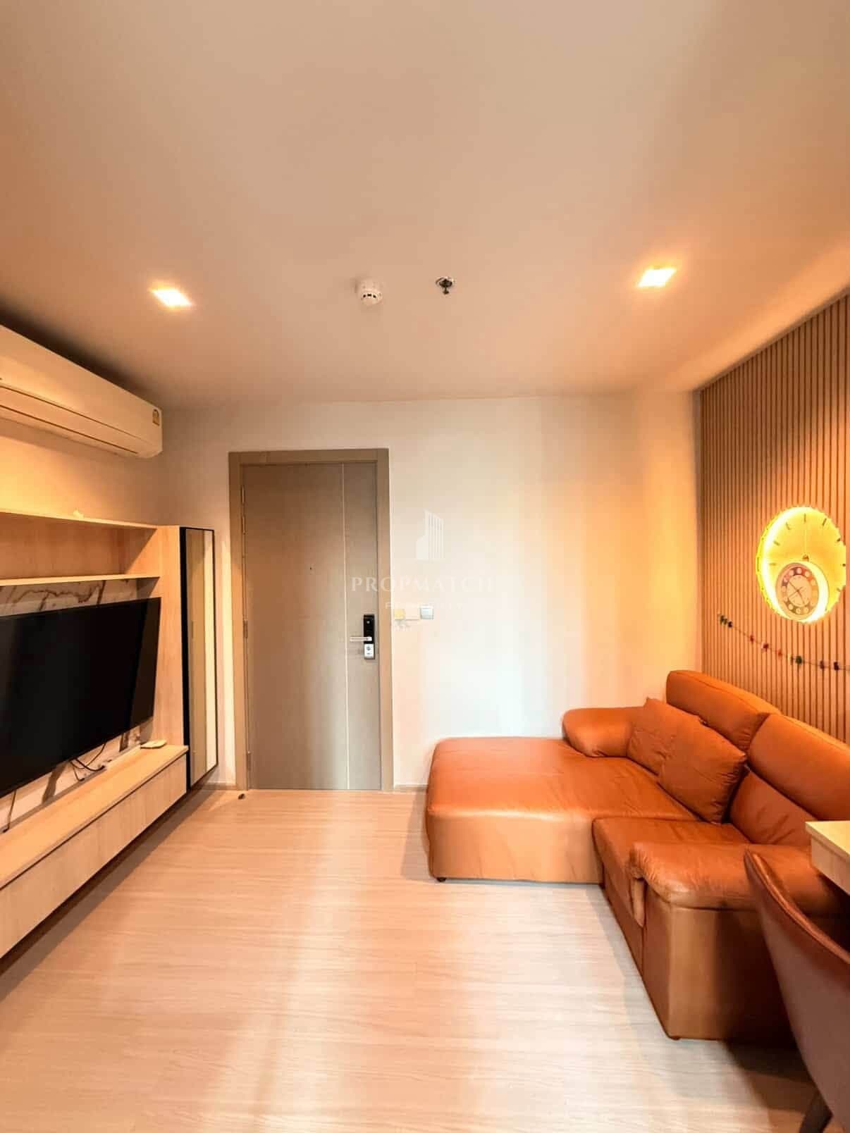 Life Asoke Rama 9