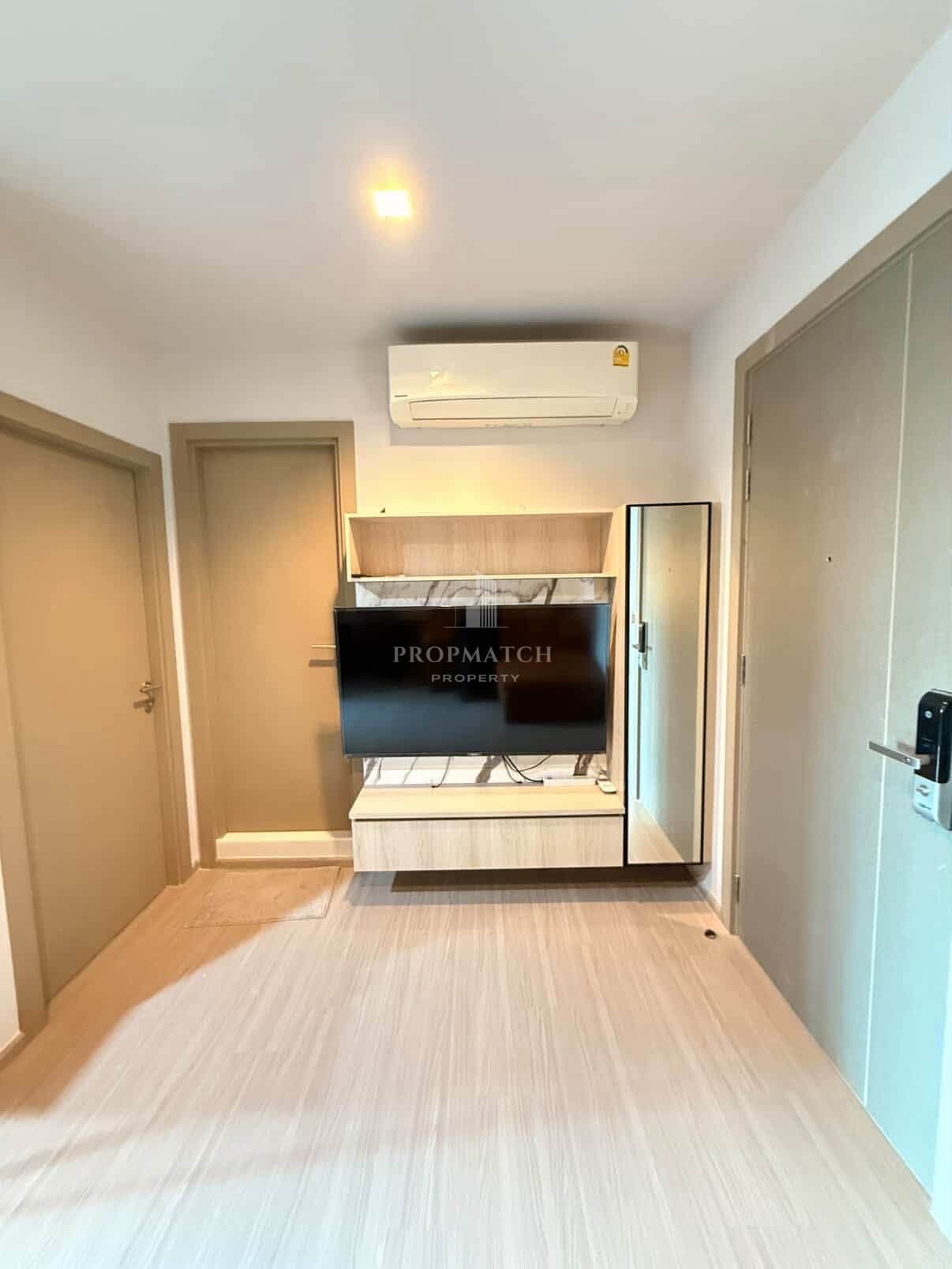 Life Asoke Rama 9 photo 2