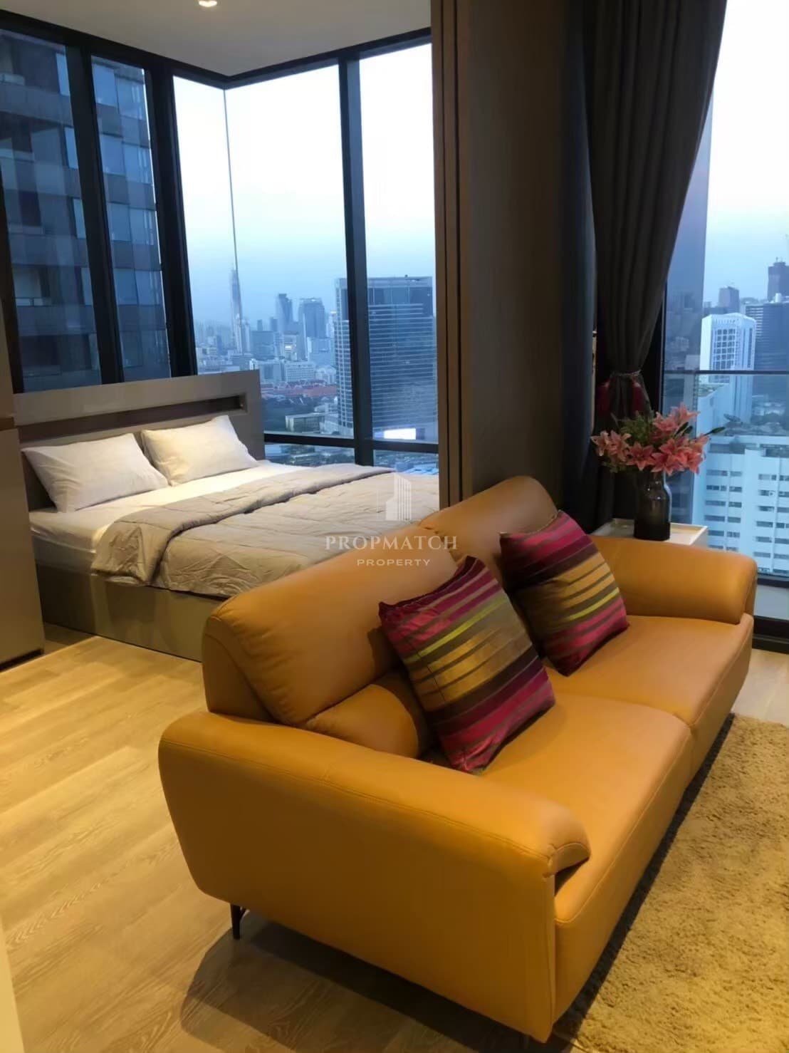 Ashton Silom photo 2