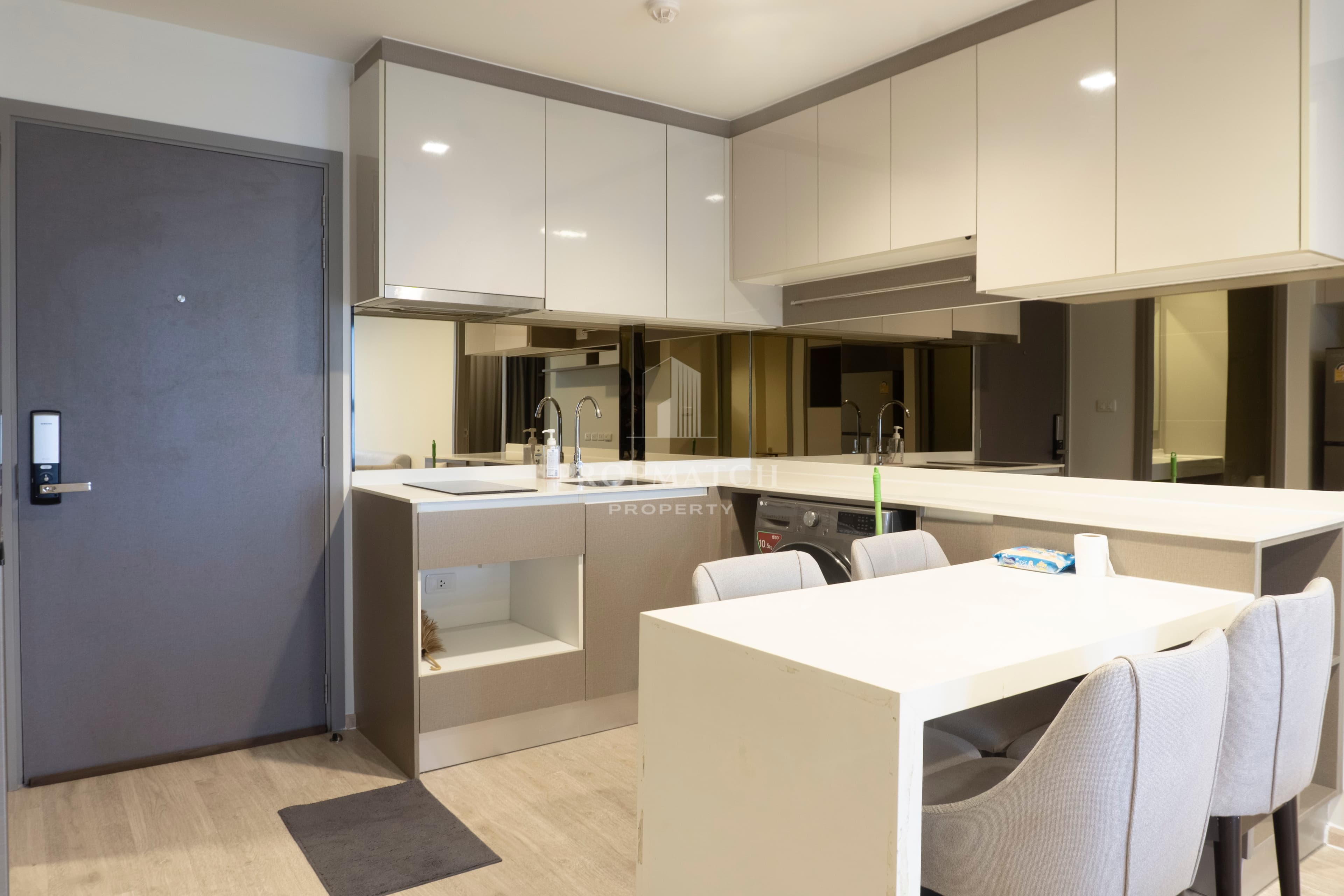 Ideo Sathorn Wongwian Yai photo 2