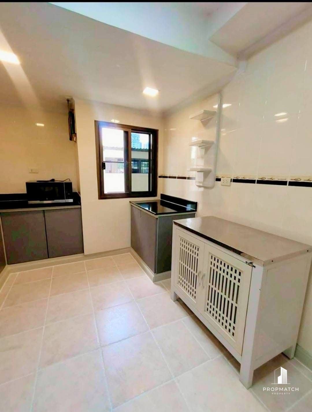 DH Grand Tower Sukhumvit 39