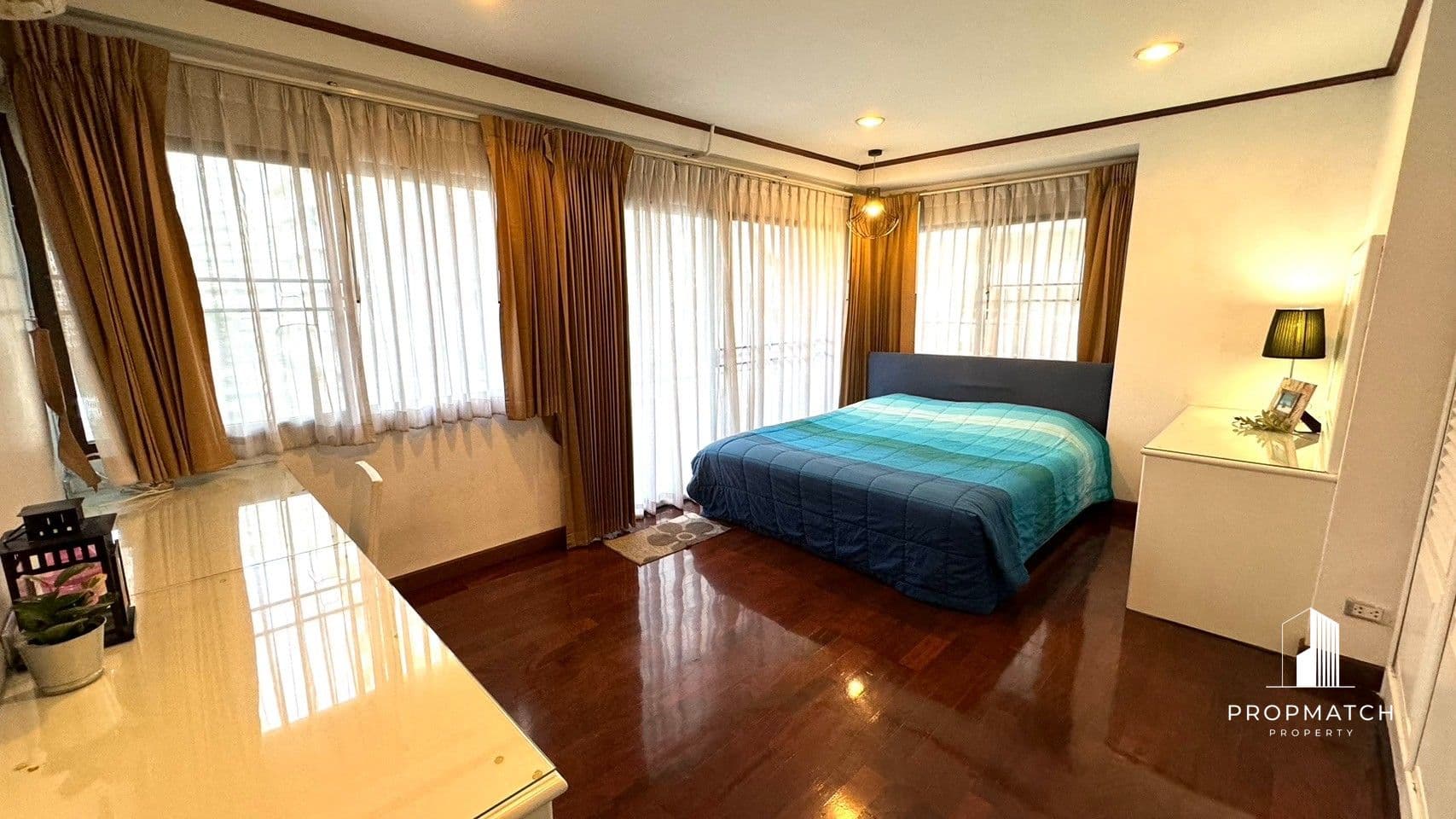 THE QUARTZ at Sukhumvit 6 (Saranjai Mansion)