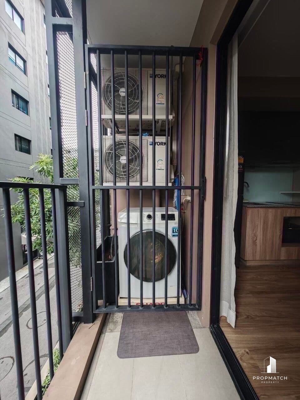 Blossom Condo @ Sathorn - Charoenrat