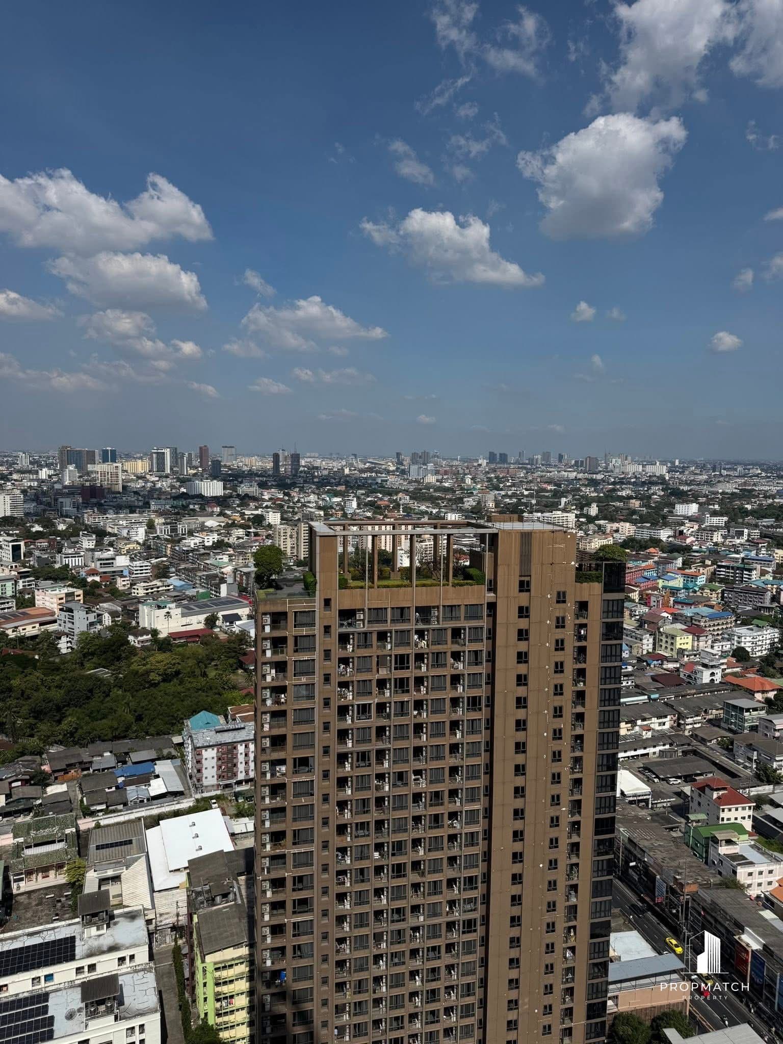 Sky Walk Condo Sukhumvit