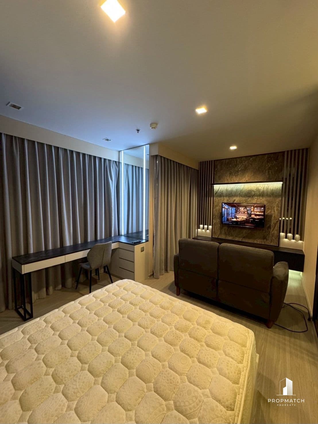 Life Asoke Rama 9