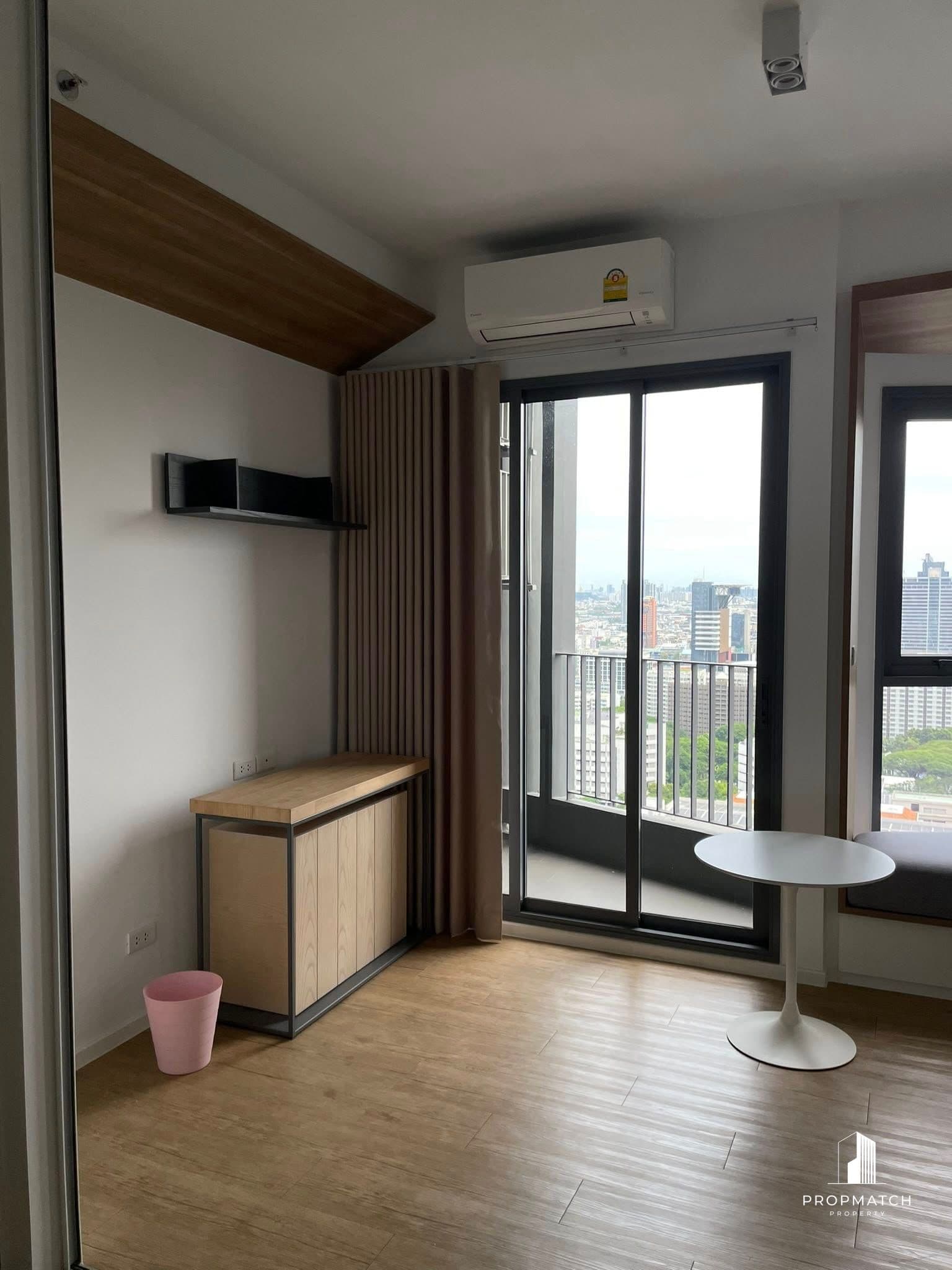 Triple Y Residence At SAMYAN MITRTOWN