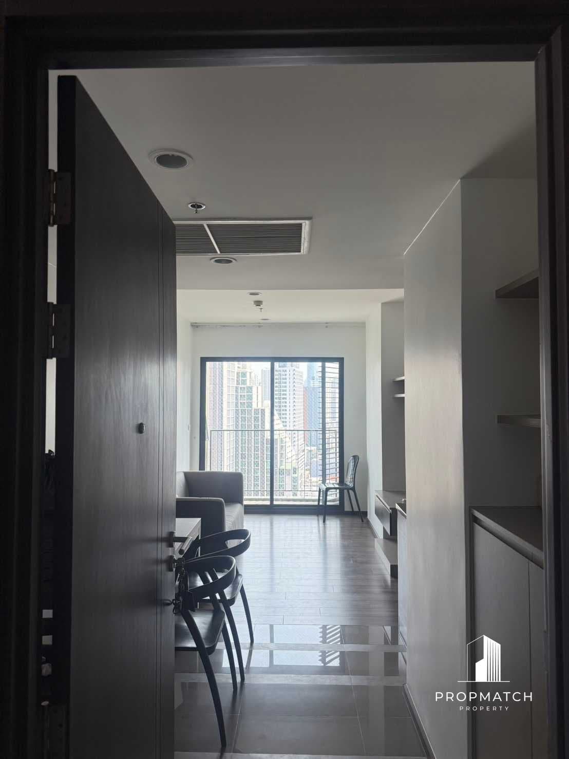 Teal Sathorn - Taksin photo 2