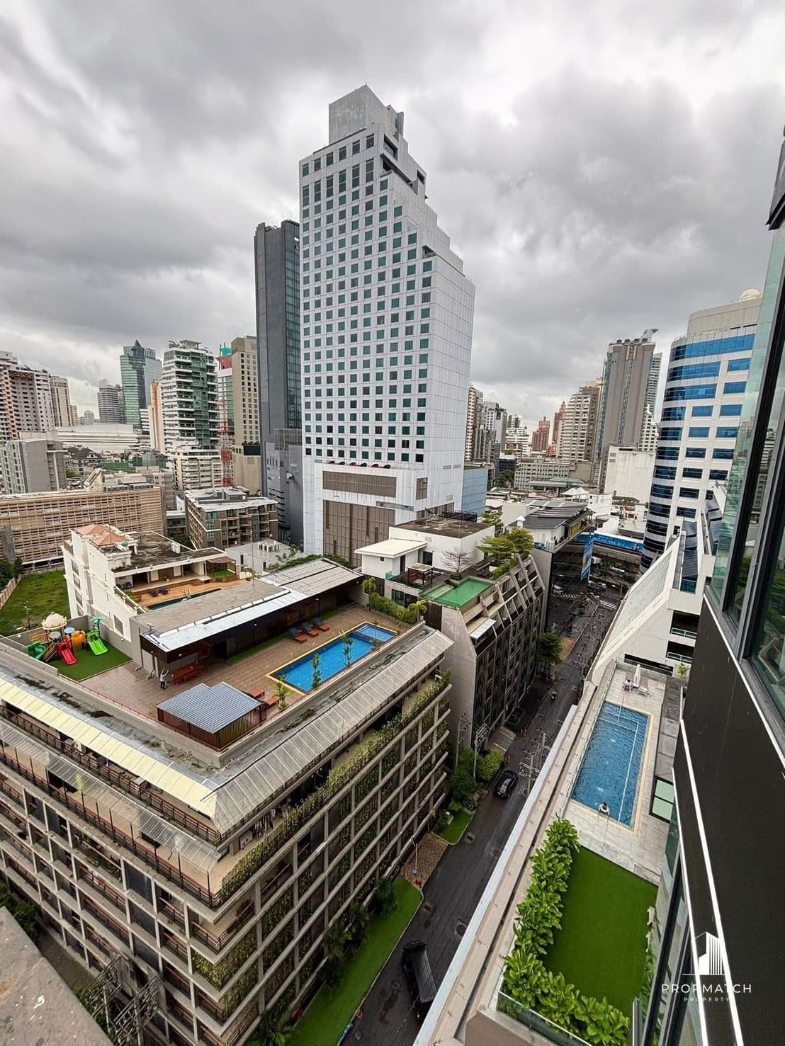 Edge Sukhumvit 23