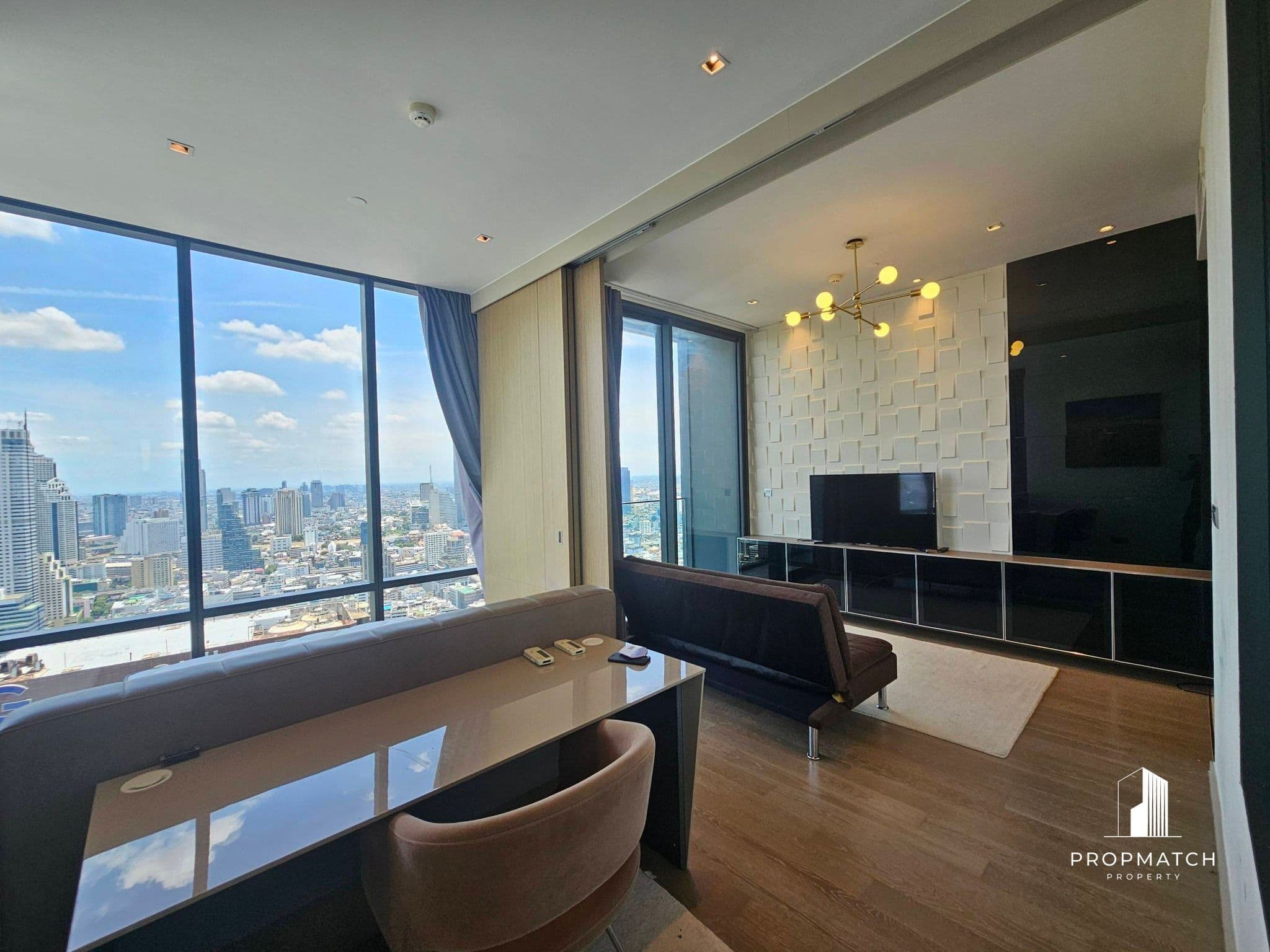 Ashton Silom