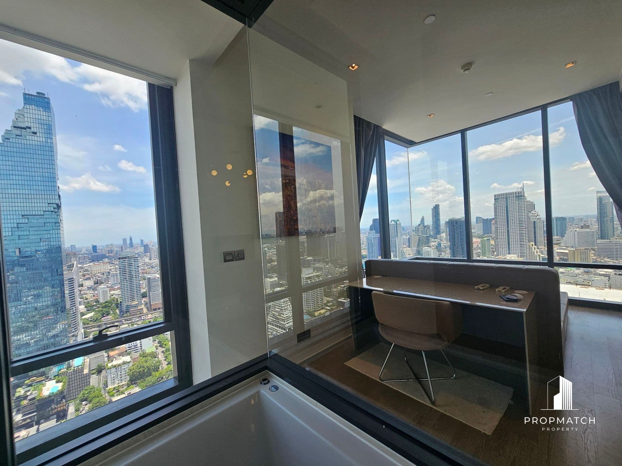 Ashton Silom