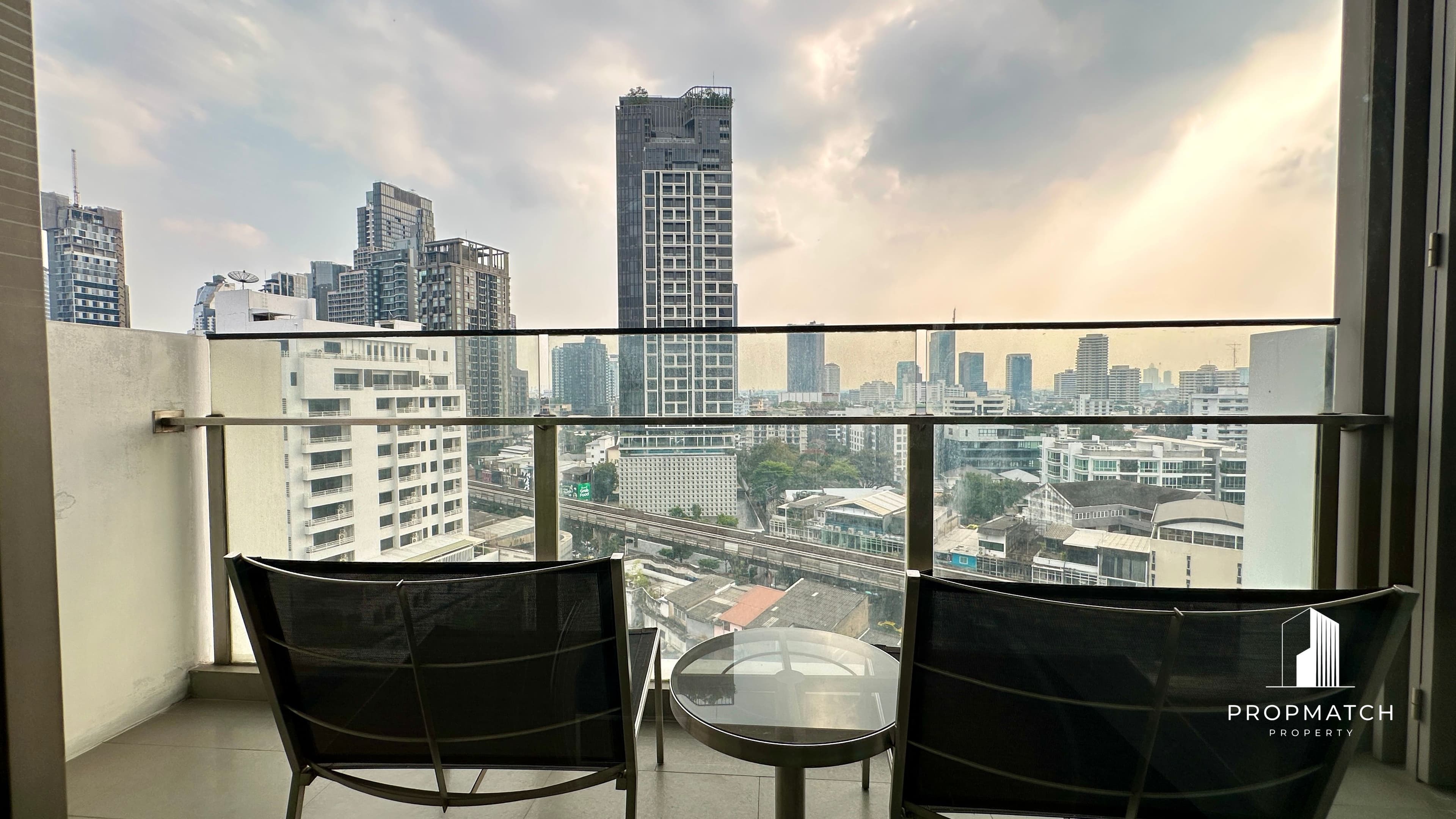 AEQUA Residence Sukhumvit 49
