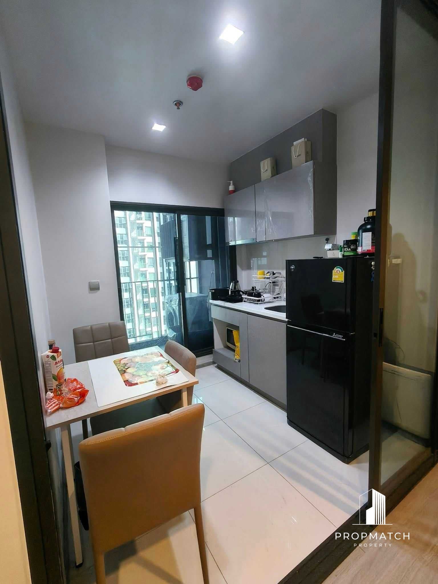 Life Asoke Rama 9