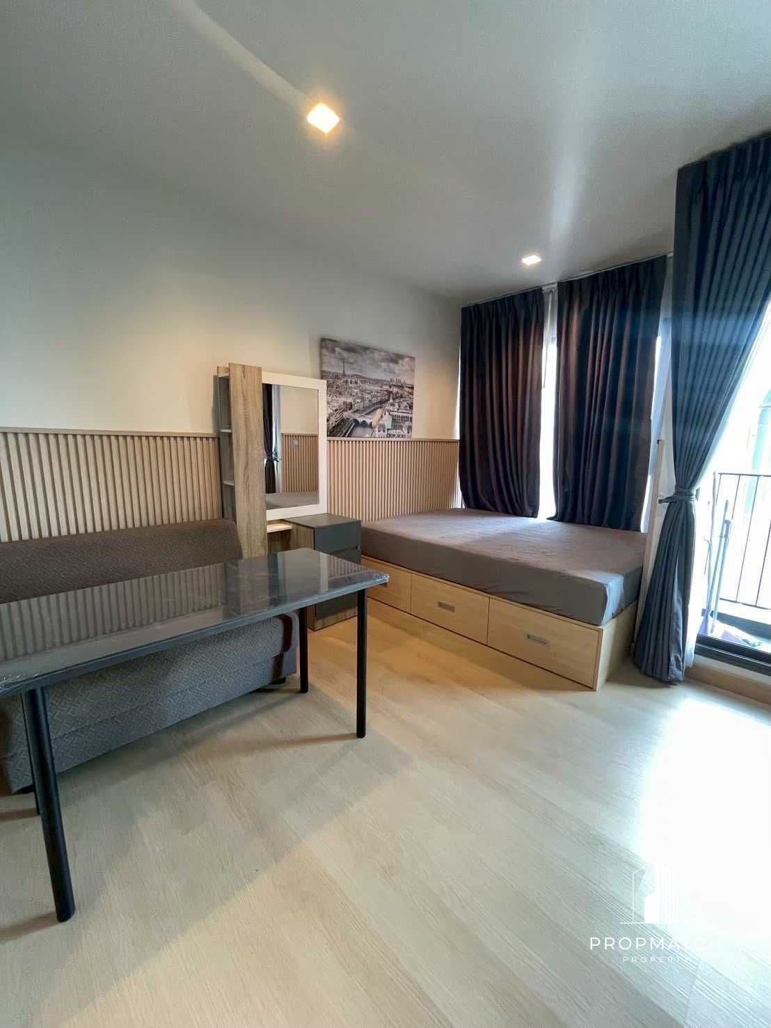 Life Asoke Rama 9