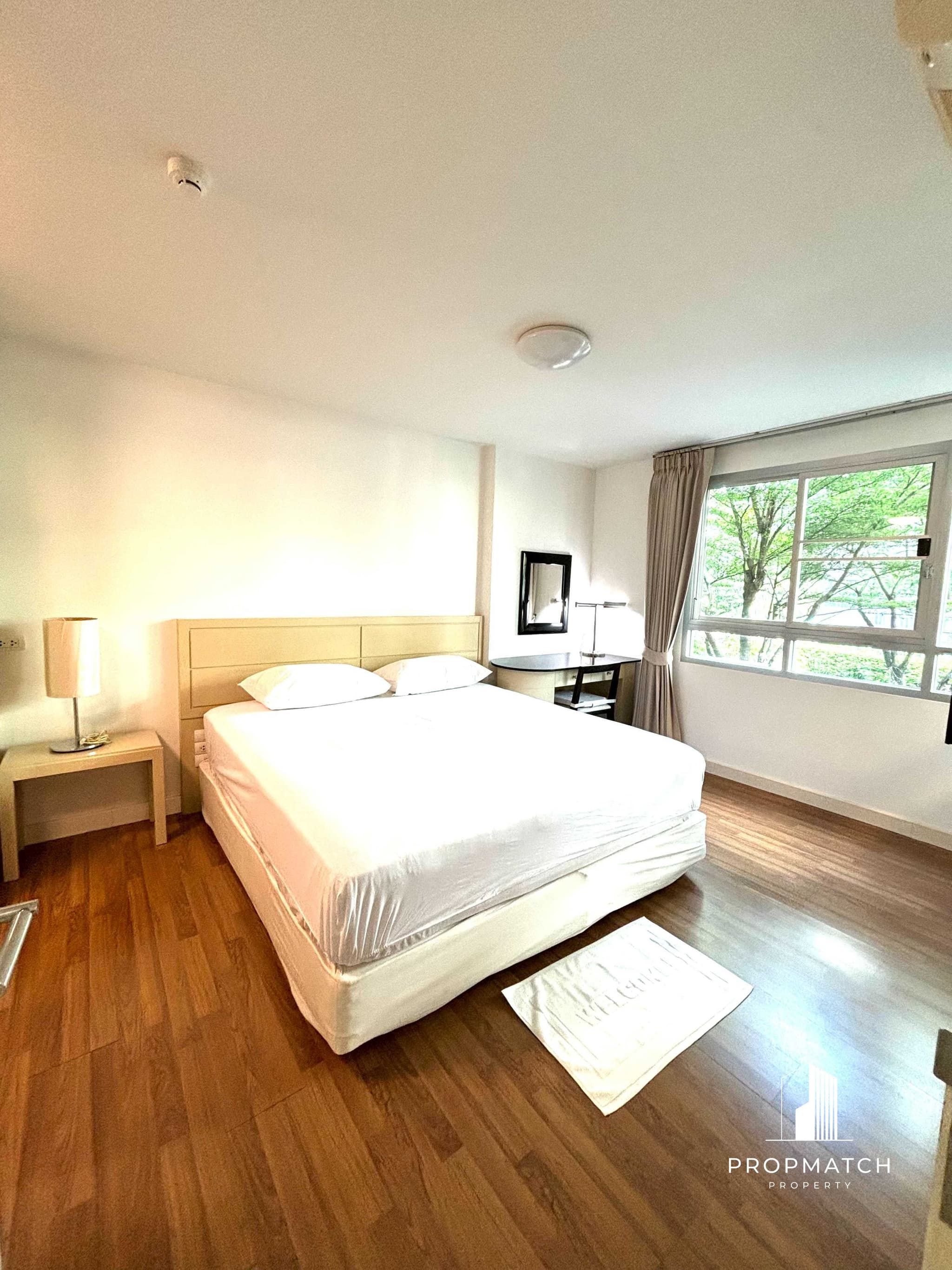 The Clover Thonglor 18