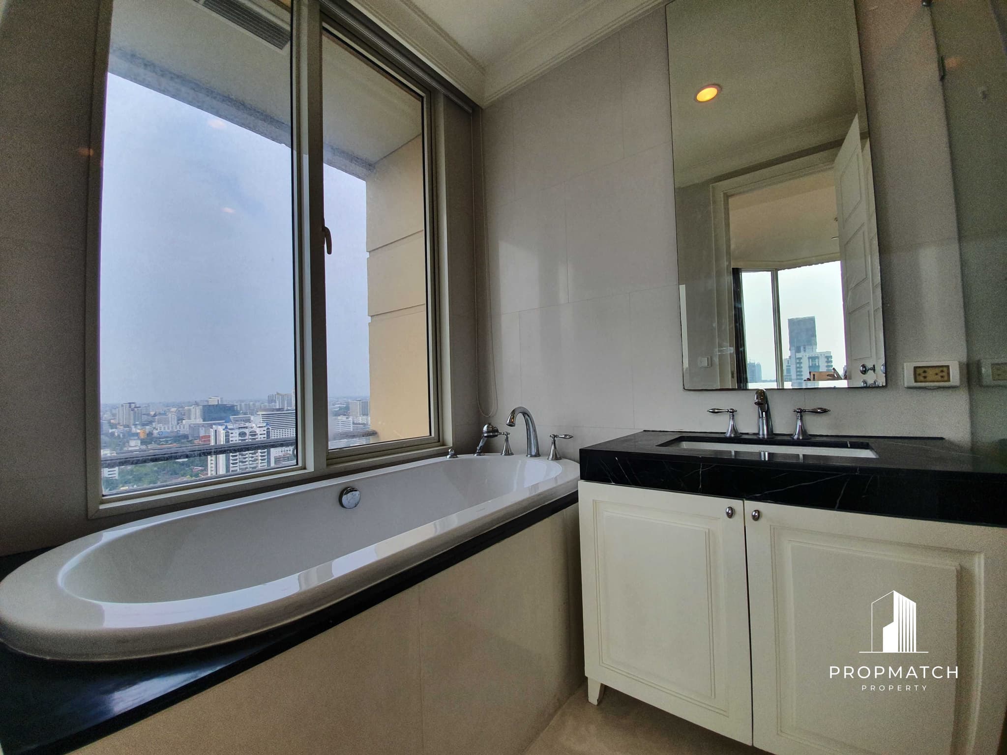 Royce Private Residences Sukhumvit 31