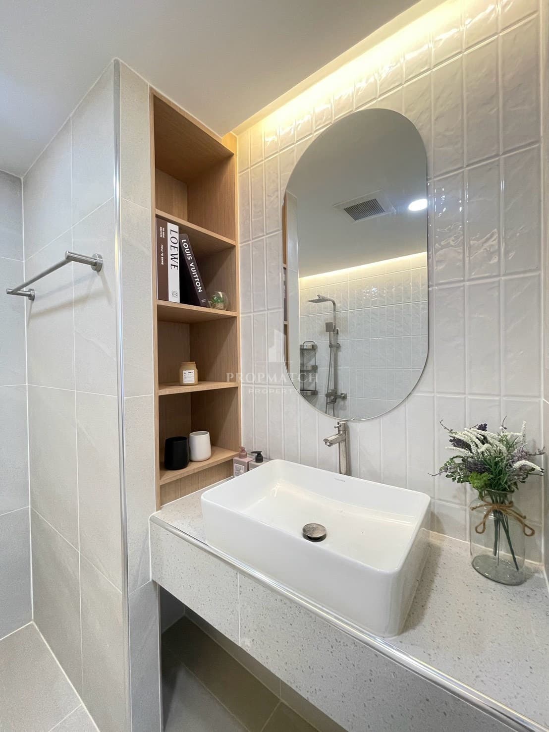 The Clover Thonglor 18