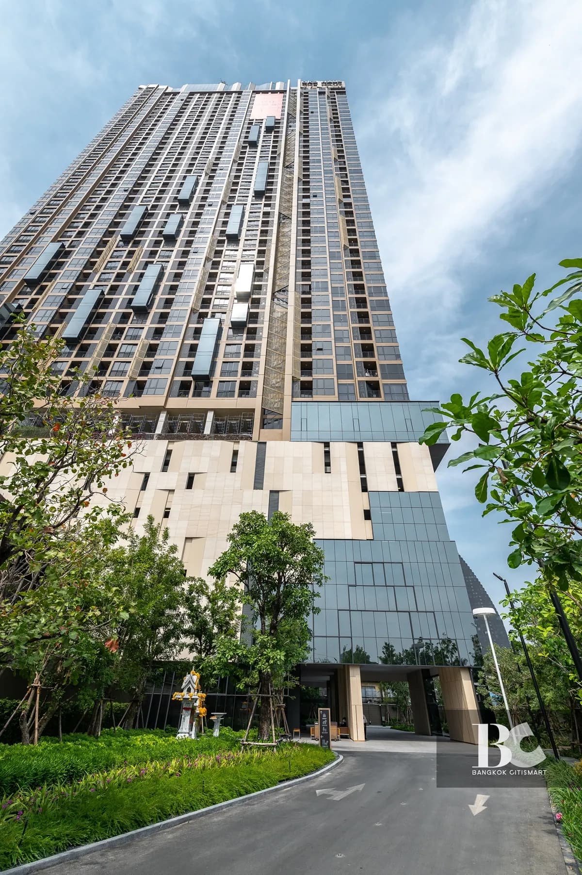 OKA HAUS Sukhumvit 36 condominium building in Bangkok